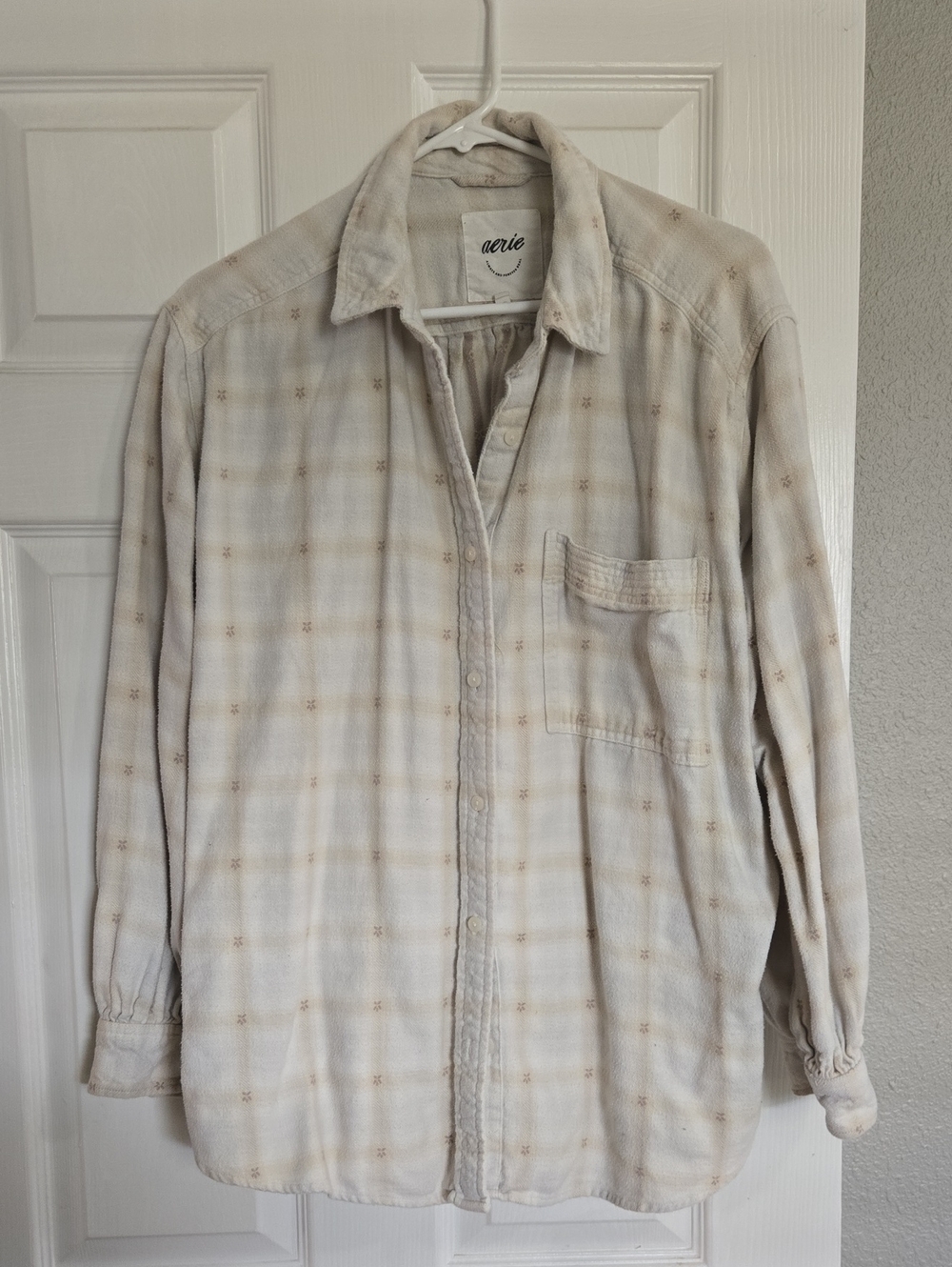 Aerie Cream/Tan Plaid Button-Up Shirt With Flower Print Detail 🌻